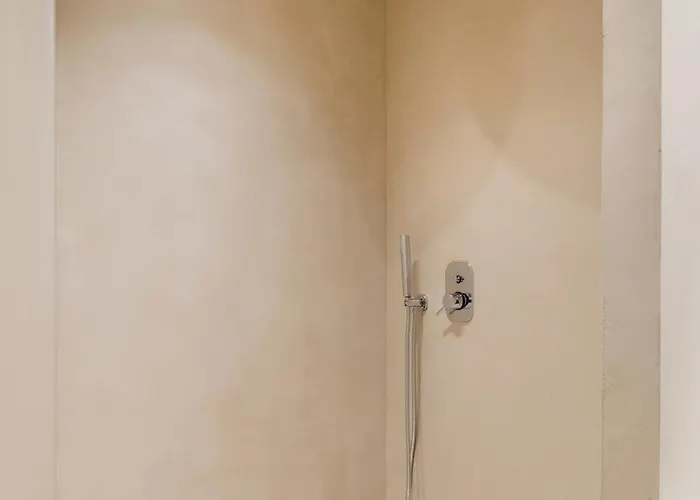 Urban Touch Apartment *