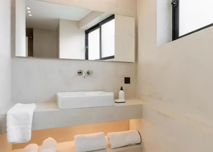 Urban Touch Apartment *